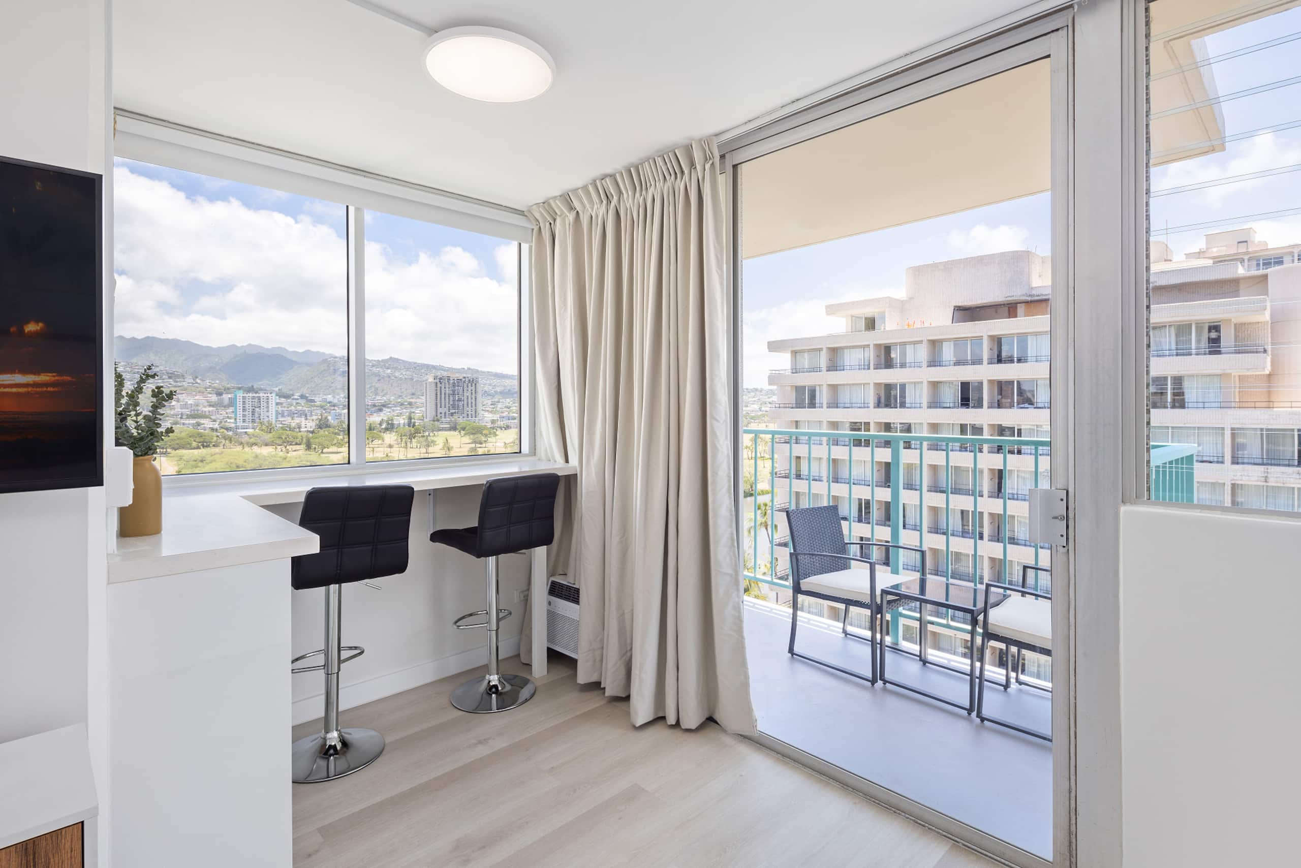 Rare Corner Modern Studio at Heart of Waikiki 11F - Image 19