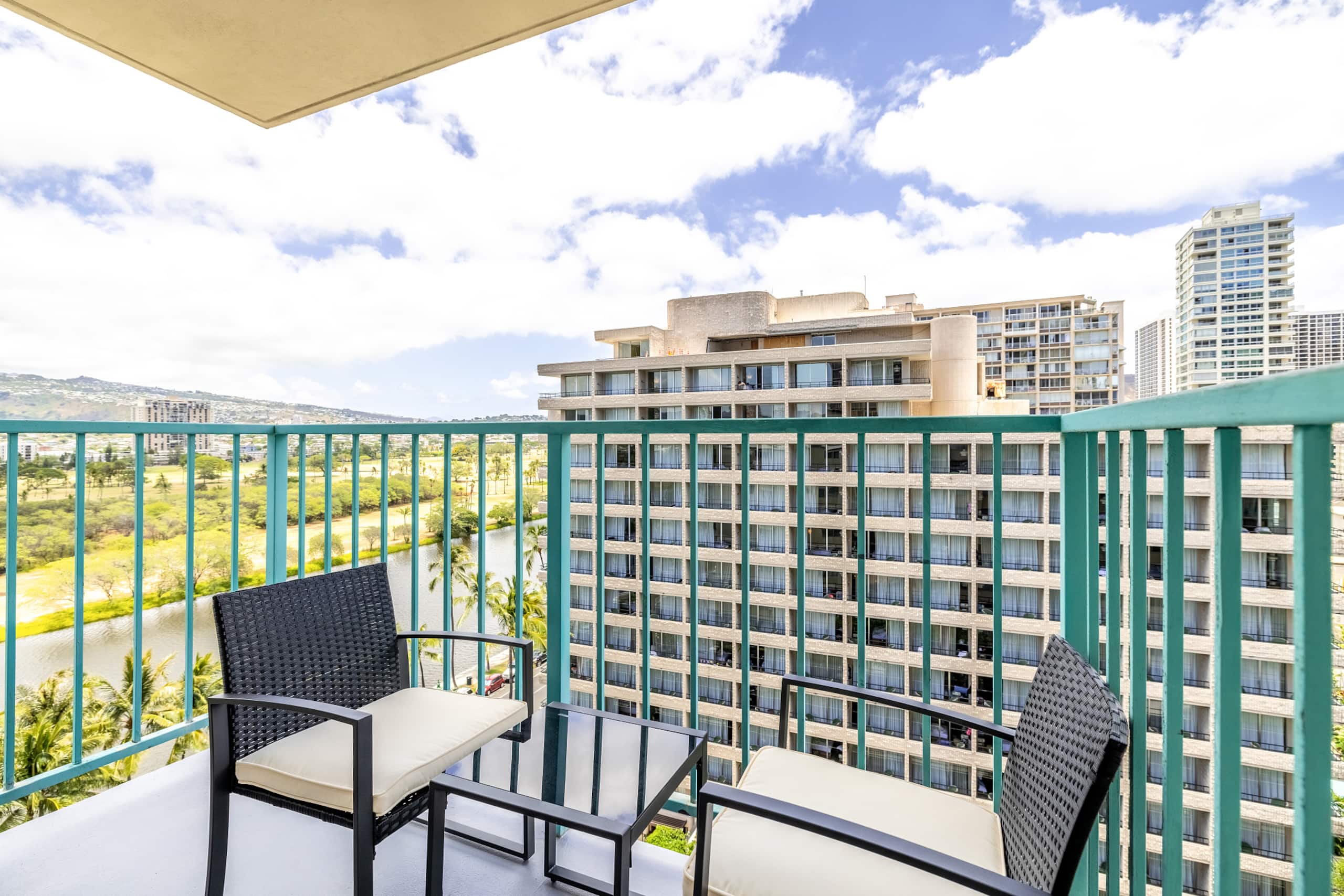 Rare Corner Modern Studio at Heart of Waikiki 11F - Image 18