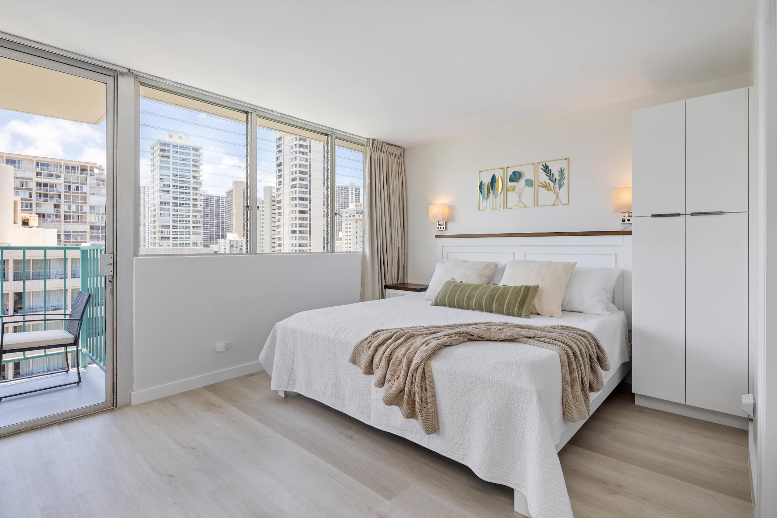 Rare Corner Modern Studio at Heart of Waikiki 11F - Image 5