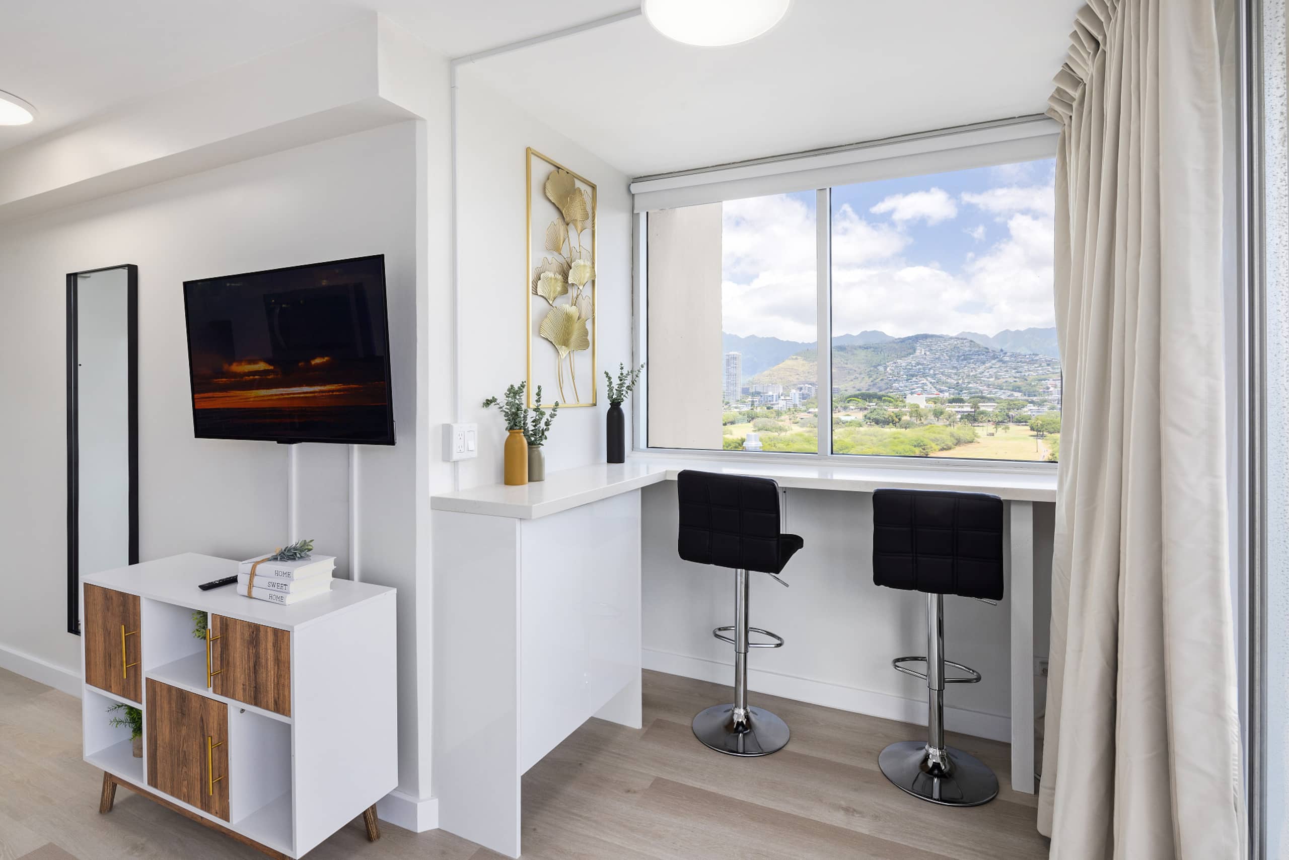 Rare Corner Modern Studio at Heart of Waikiki 11F - Image 2