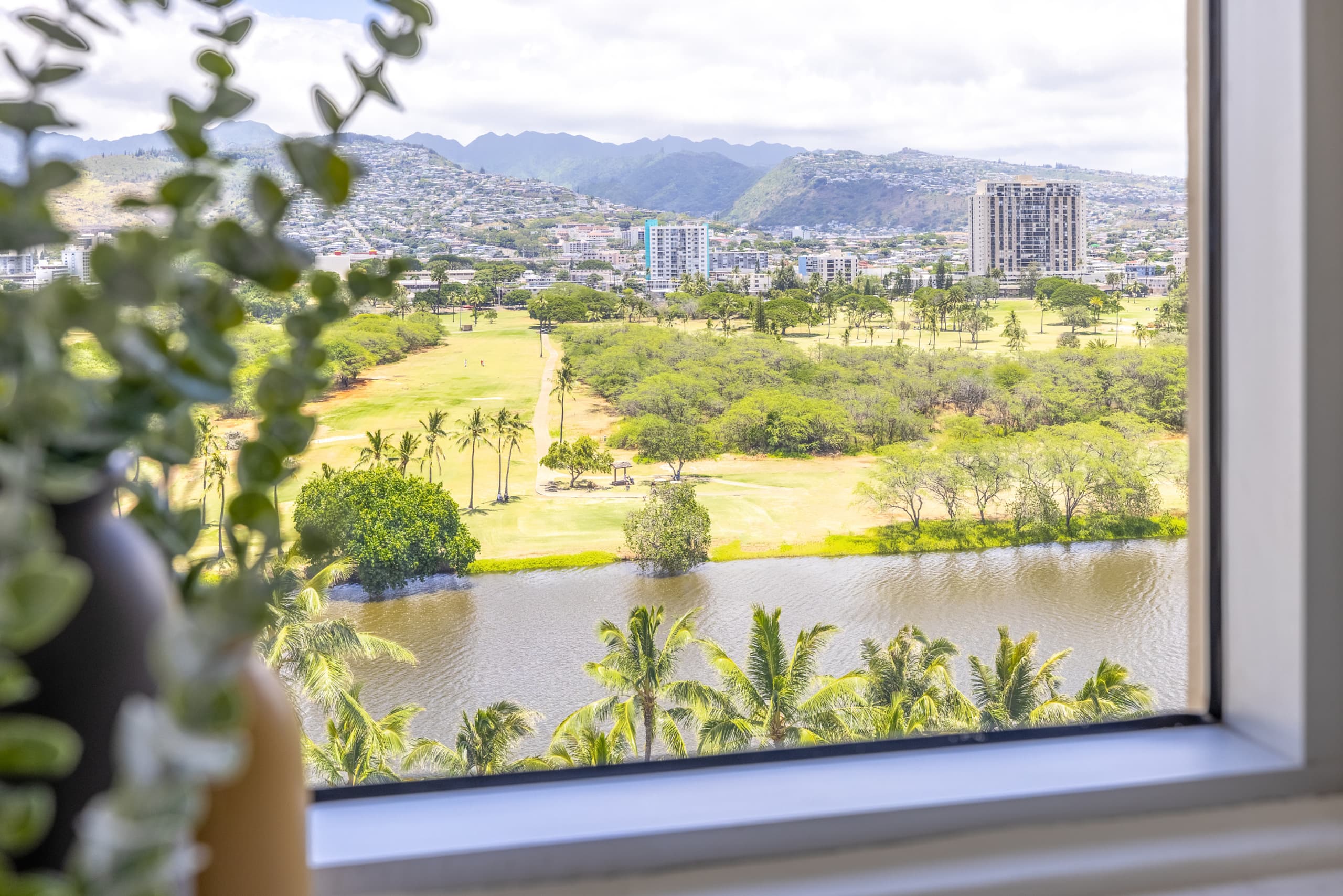 Rare Corner Modern Studio at Heart of Waikiki 11F - Image 20