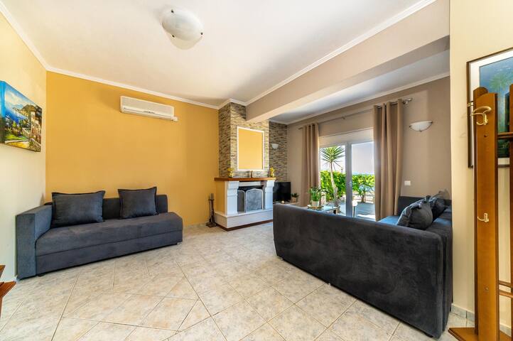 Grekodes Kera, seafront villa gallery image 5