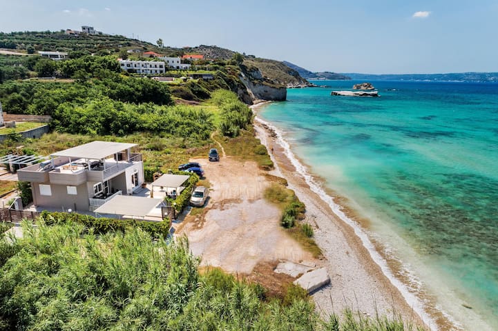 Grekodes Kera, seafront villa