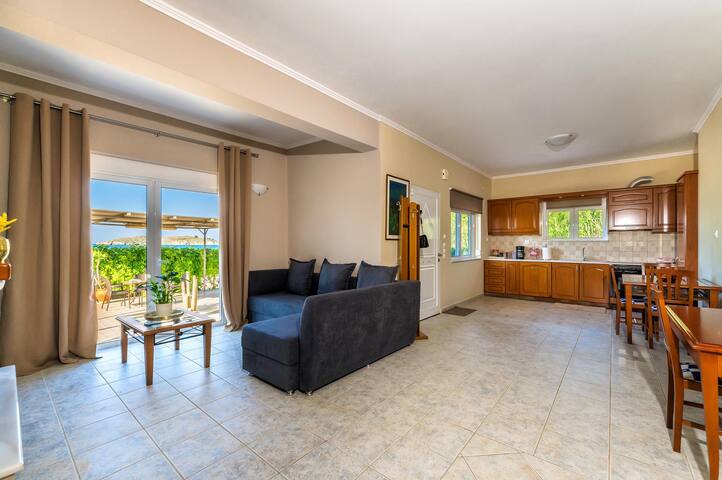 Grekodes Kera, seafront villa gallery image 4