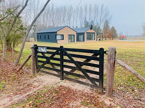 Cottage in private neighborhood. on 6000m² land