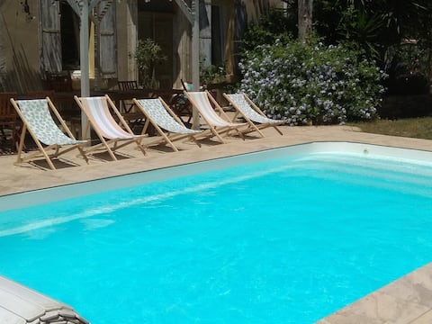 Set of 2 houses, 320 m2, pool, garden