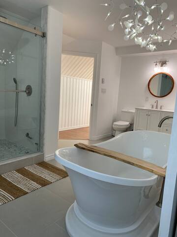 Stella’s Beach House Ocean, Hot tub, Fire pit gallery image 5