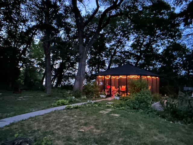 Elegant Lake-View Charmer