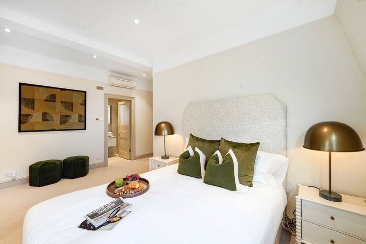 Modern and Spacious 4 beds home in Kensington gallery image 2