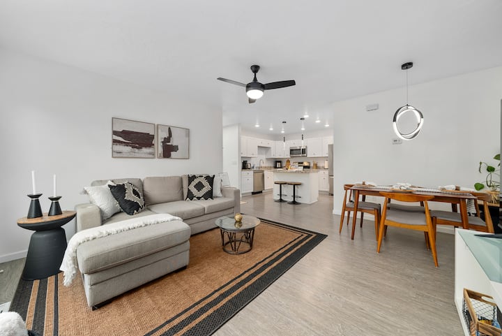 ภาพรวมของพื้นที่นั่งเล่นหลัก