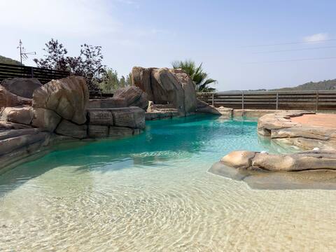 Large Pool and Outdoor Jacuzzi, BBQ, 10min Sitges