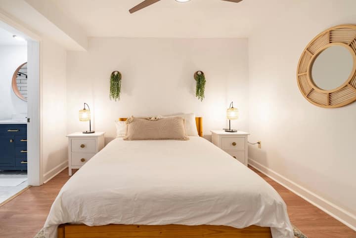 Hidden Gem Room:

Private Bathroom attached

Room located on lower level
