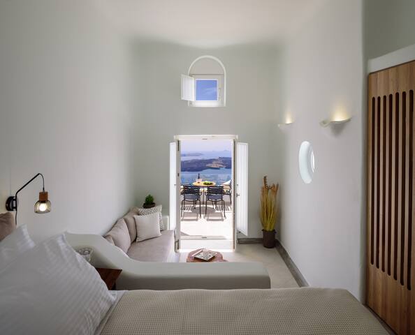 Aethria Suite with Caldera View gallery image 2