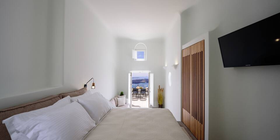 Aethria Suite with Caldera View gallery image 4