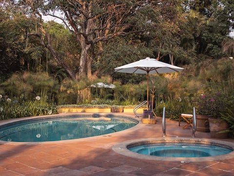 Casa Trapiche. Beautiful garden, pool and jacuzzi.