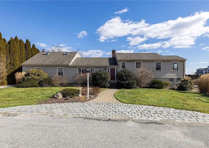 Quonnie Central Beach