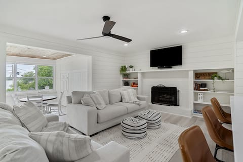 Successful Airbnb property: Lake Home, Dock, Fire Pit, Hot Tub, Game Room, Etc in Winchester