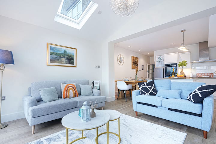 Elegant House • Great Location • Sleeps8 • Parking - Northampton