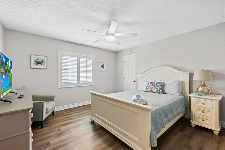 Relax and unwind in the comfortable queen size bed.  