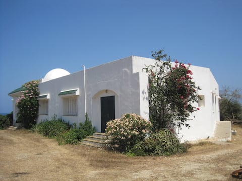 Waterfront house in Kerkouen