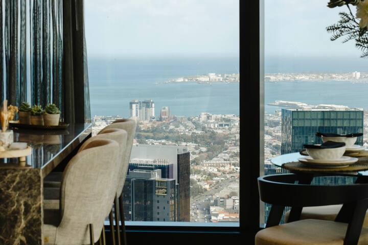 Luxury Apartment in Australia’s Tallest Building gallery image 2