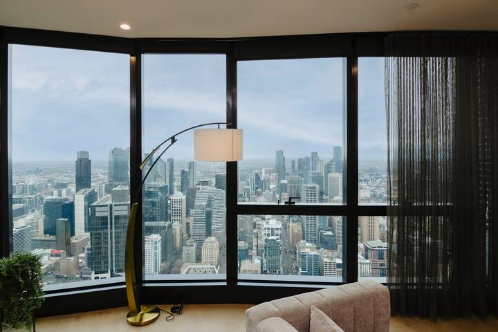 Luxury Apartment in Australia’s Tallest Building gallery image 3