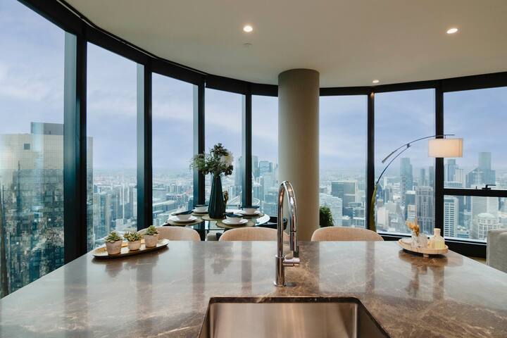 Luxury Apartment in Australia’s Tallest Building gallery image 4