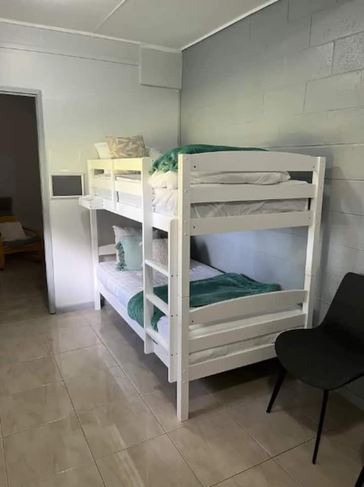 Двуетажни легла