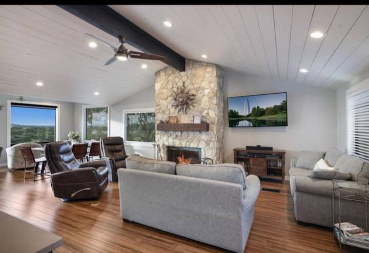 Luxury Canyon Lake Escape Hot Tub & Stunning Views - Canyon Lake, TX