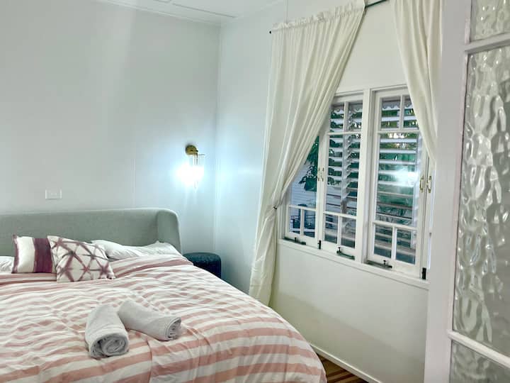 Брачен кревет (широк 180-220 см)