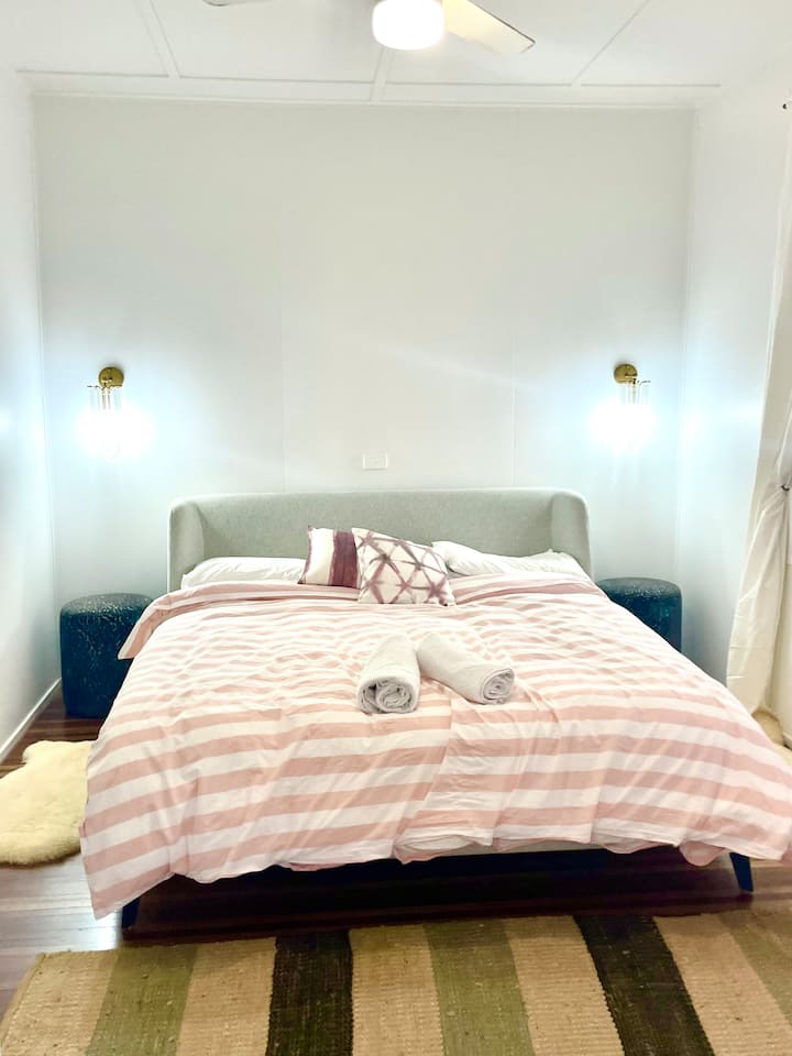 Брачен кревет (широк 180-220 см)