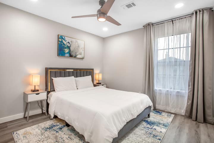 Spavaća soba na katu s bračnim krevetom (širine 150