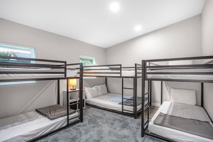 Krevet na kat Spavaća soba: 2 odvojena kreveta na kat, 1 bračni krevet na kat