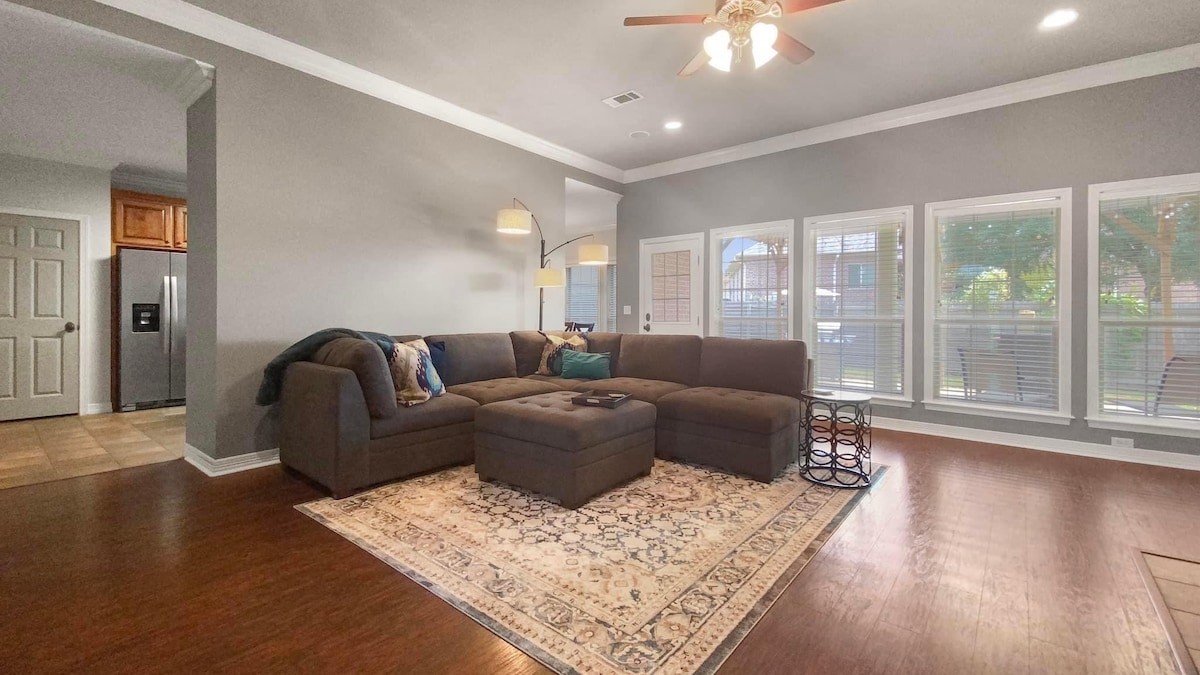 Successful Airbnb property: Stella's Place - Spacious home with large yard in College Station