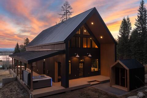 Luxe Cabin w/ Sauna, HotTub, Heated Driveway, View