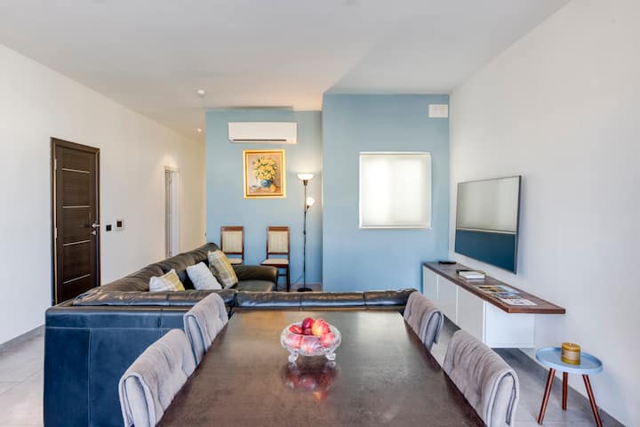 Central Pool Penthouse, By Annitchka Boutique - Malta