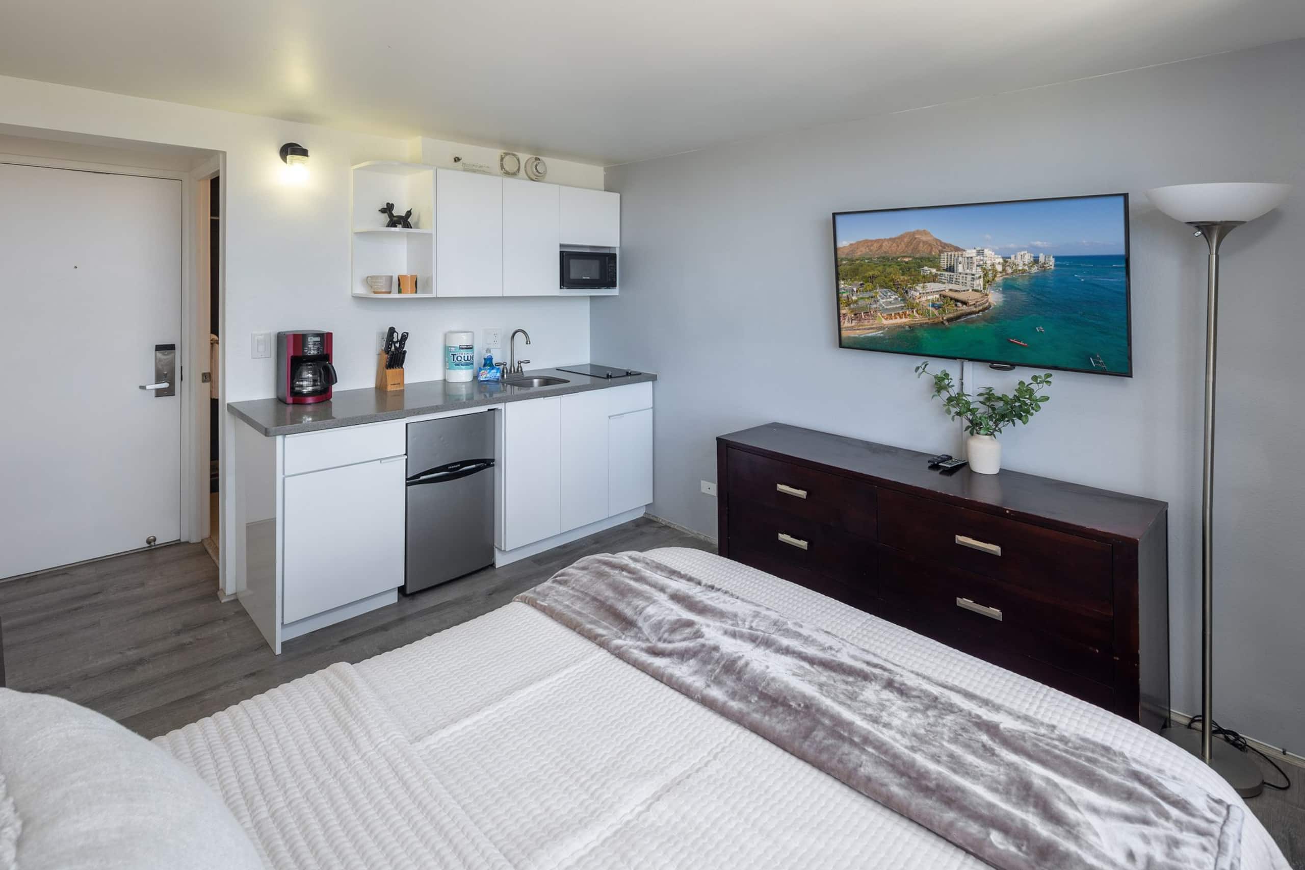 Diamond Head Ocean View Cozy Studio Waikiki - Image 2