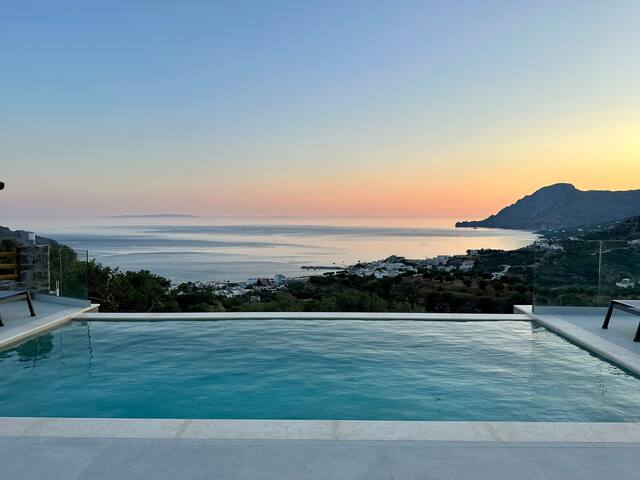 Skyline Iconic Villa gallery image 4