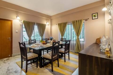 2 BR w/Gazebo+BKFST+Lawn near mall road@Darjeeling
