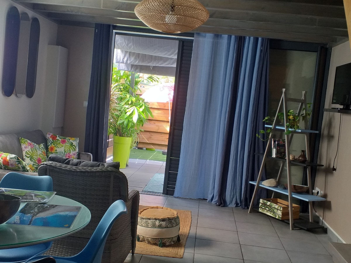 Successful Airbnb property: RÊV BOR D'MER Etang Salé-Bains in L'étang Salé