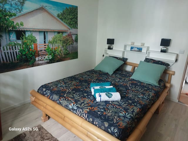 Entire home with 2 bedrooms in Reunion Island - RÊV BOR D'MER Etang Salé-Bains