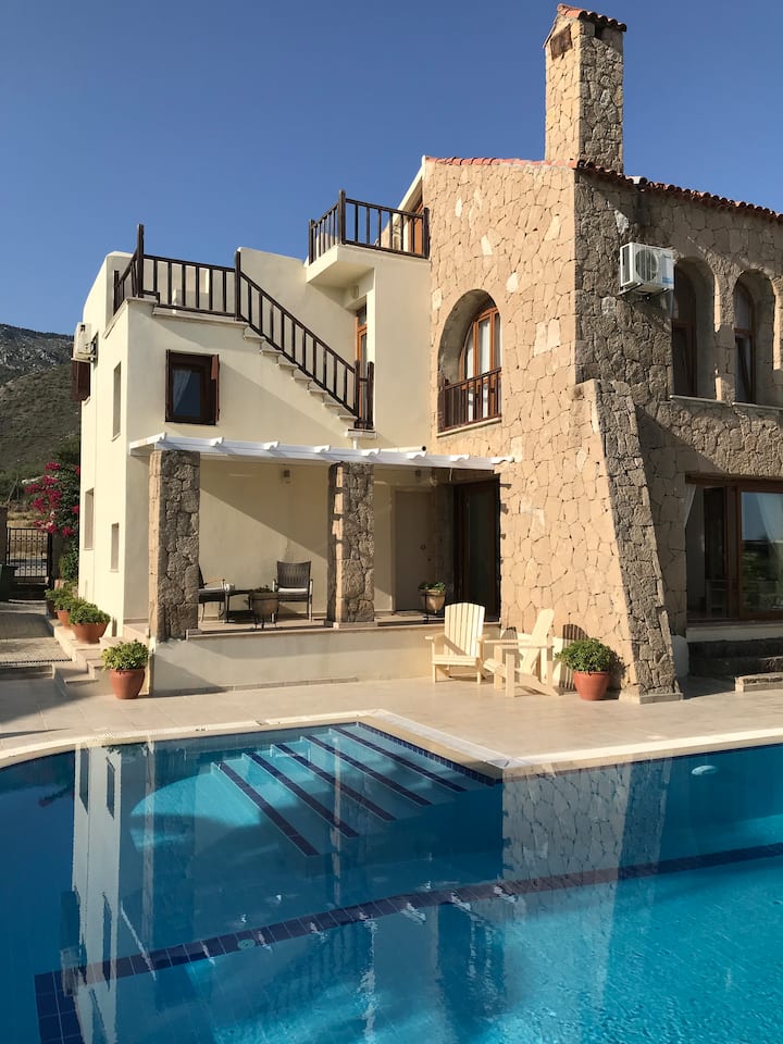 Stunning Villa, Sea & Mountain Views Near Catalkoy - Chipre