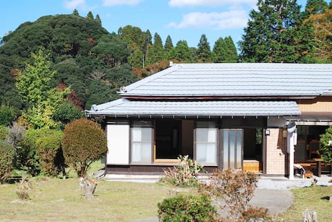 An old house in a lush countryside in Chiba Prefecture, 1 hour drive from Tokyo, with an airport!