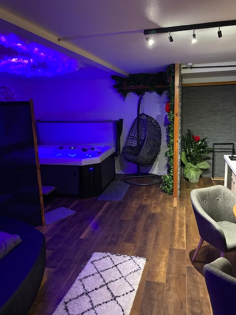 Top Airbnb: Le Cerisier · Private hot tub & mountain view à Bellevaux