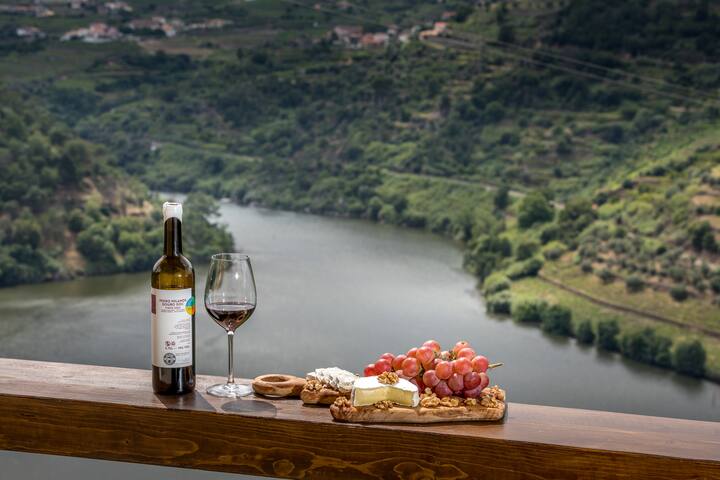 Entire home with 3 bedrooms in Pinhão - Experience Douro's beauty, 3BR, 2BA scenic villa