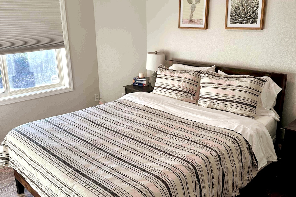 Druga spavaća soba, bračni krevet (160x200) 