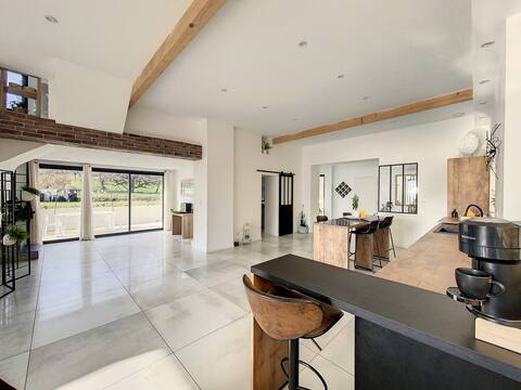 Quiet house on the Moirans hillsides