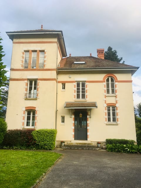 Villa in Corenc, family of 6