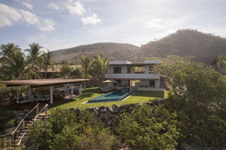 Casa Taloel -beachfront home-