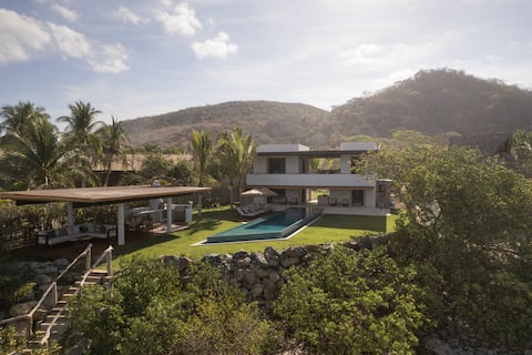 Casa Taloel -beachfront home-